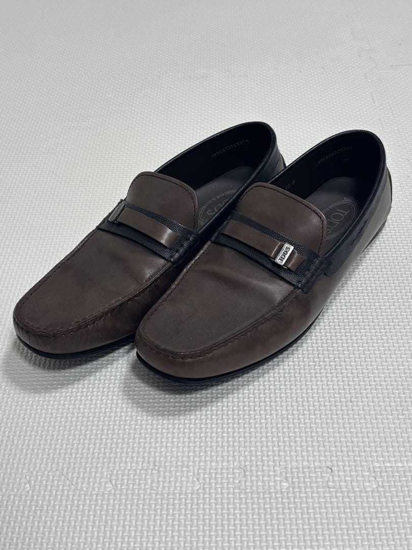 TOD'S ブラウン ローファー