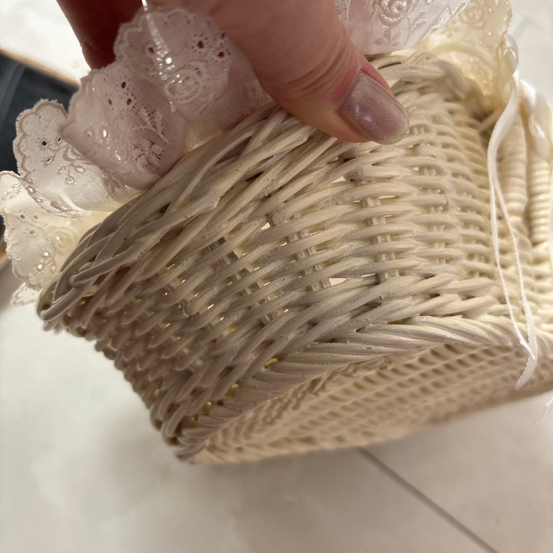 ルプラ　白いレース付き小物入れバスケット