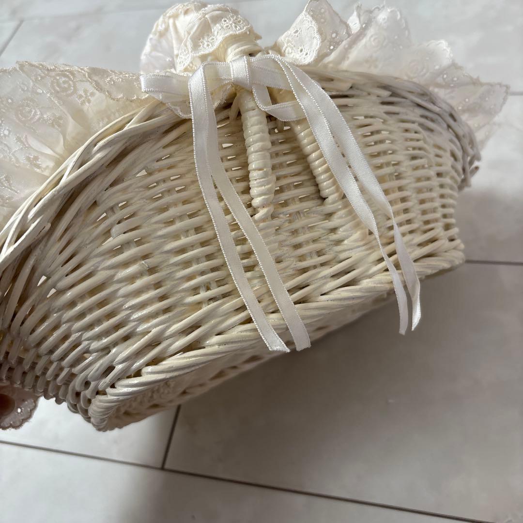 ルプラ　白いレース付き小物入れバスケット