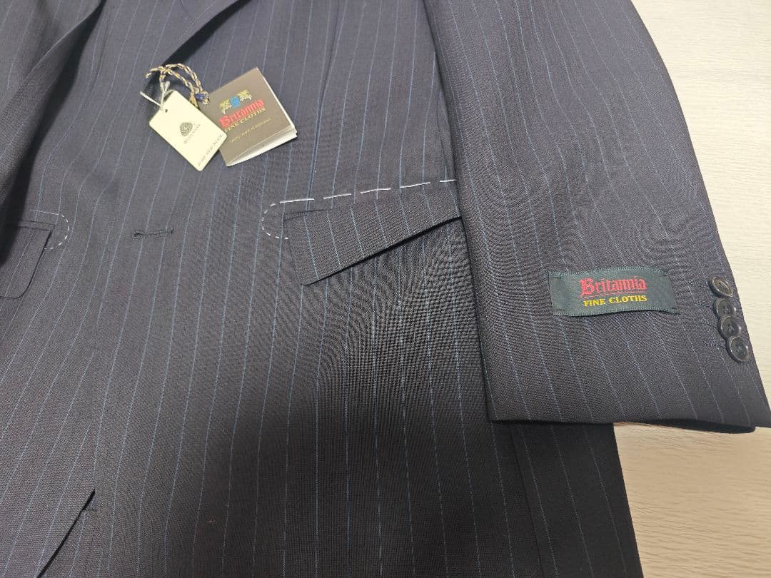 ​【新品・裾上げ前】Savile Rowスーツ 英国生地 濃紺ストライプ【A5】