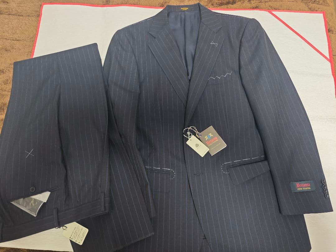 ​【新品・裾上げ前】Savile Rowスーツ 英国生地 濃紺ストライプ【A5】