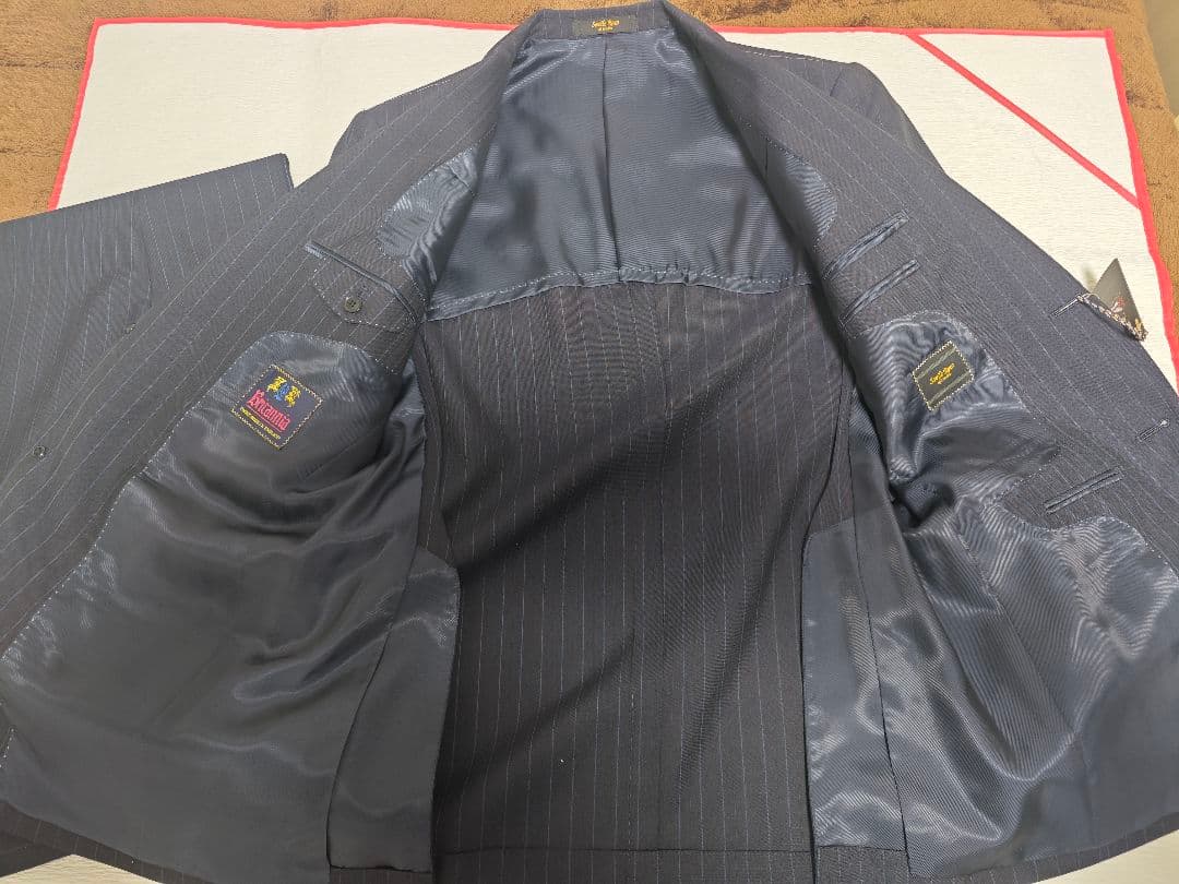 ​【新品・裾上げ前】Savile Rowスーツ 英国生地 濃紺ストライプ【A5】
