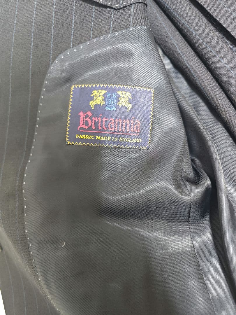 ​【新品・裾上げ前】Savile Rowスーツ 英国生地 濃紺ストライプ【A5】