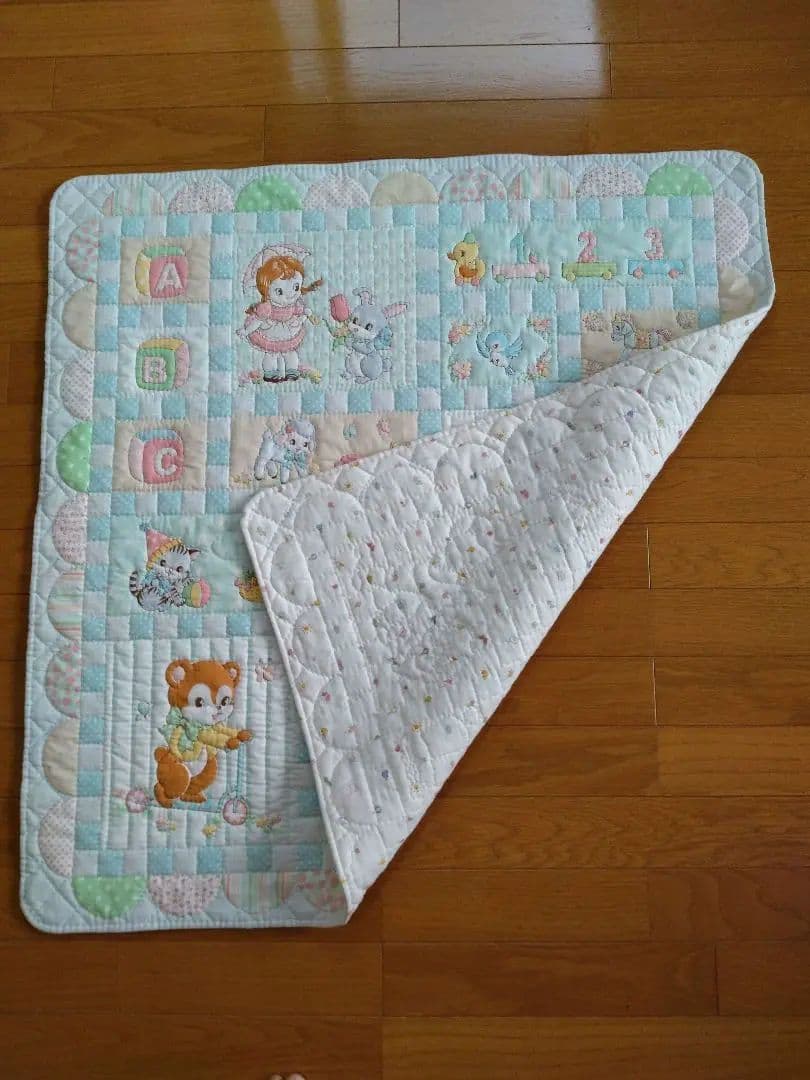 出産祝　ベビーキルトブランケット、マット、ハンドメイド、アニマル、88×86cm