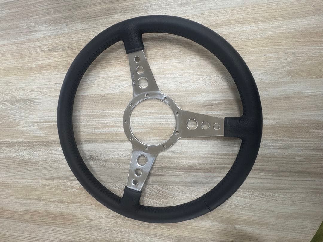 モトリタ　レザーステアリング　１４インチ　ディッシュタイプ　美品！