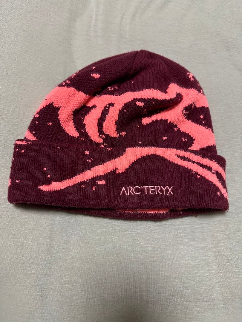 ARC'TERYX ニット帽 ワインレッド ピンク