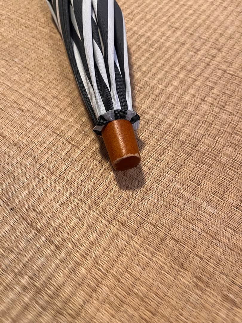 サンバリア100 2段折り　フリル付き 折りたたみ日傘