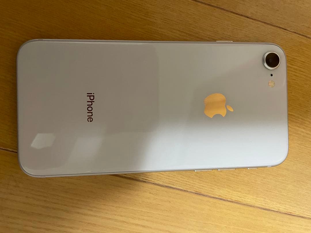 Apple iPhone 8ホワイト 本体　au
