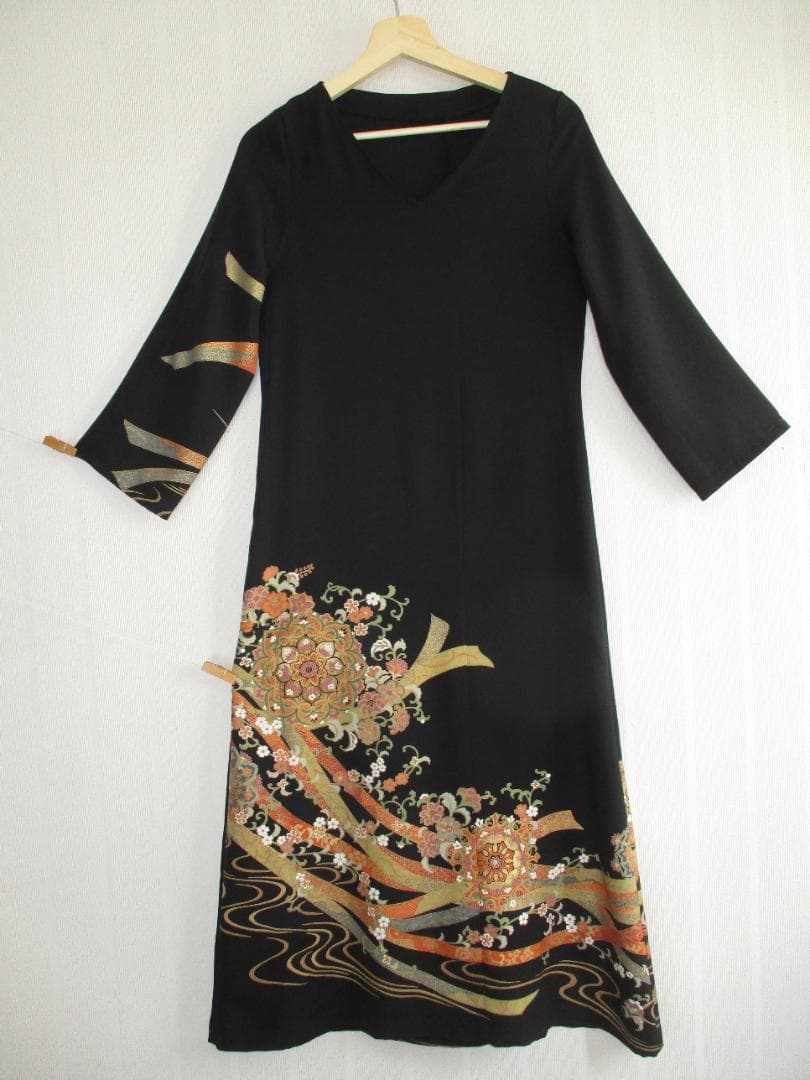 S～Mサイズ 黒留袖からの着物リメイクドレスです 　着丈１２２cm