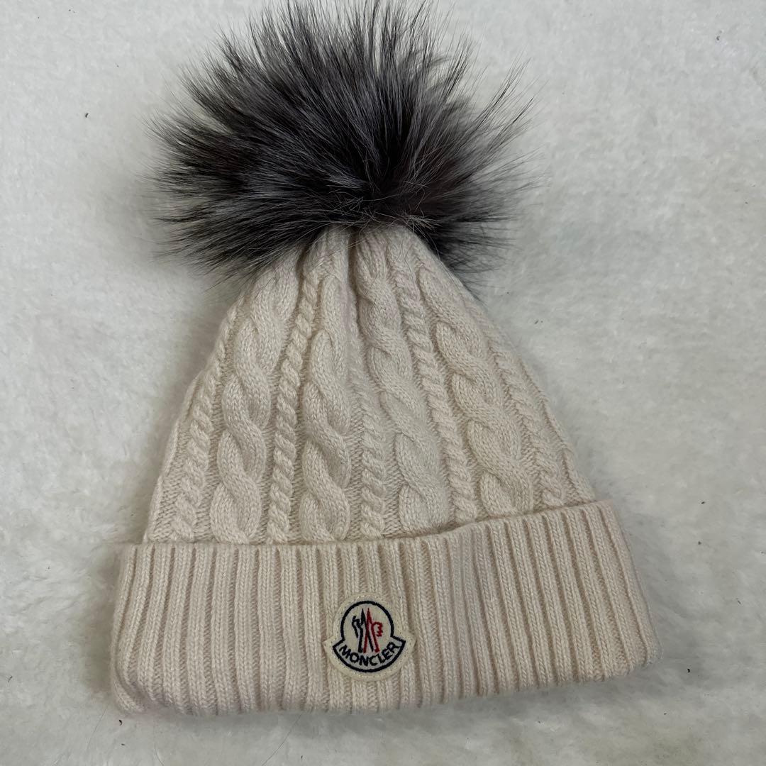 Moncler アイボリー ニット帽 ポンポン付き