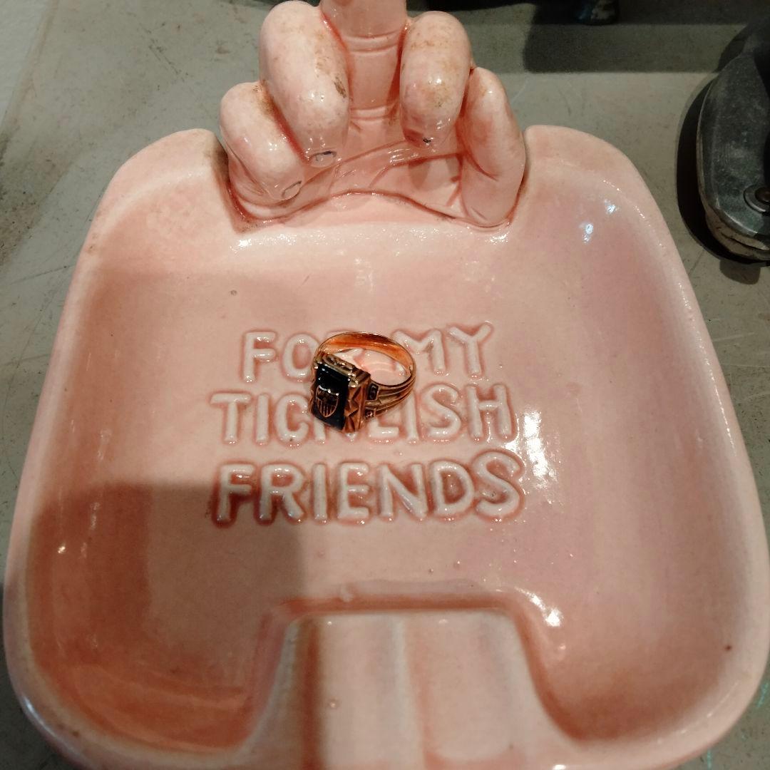 Fuck 　ファックユー　ハンド　手　置物　ビンテージ　反戦　灰皿