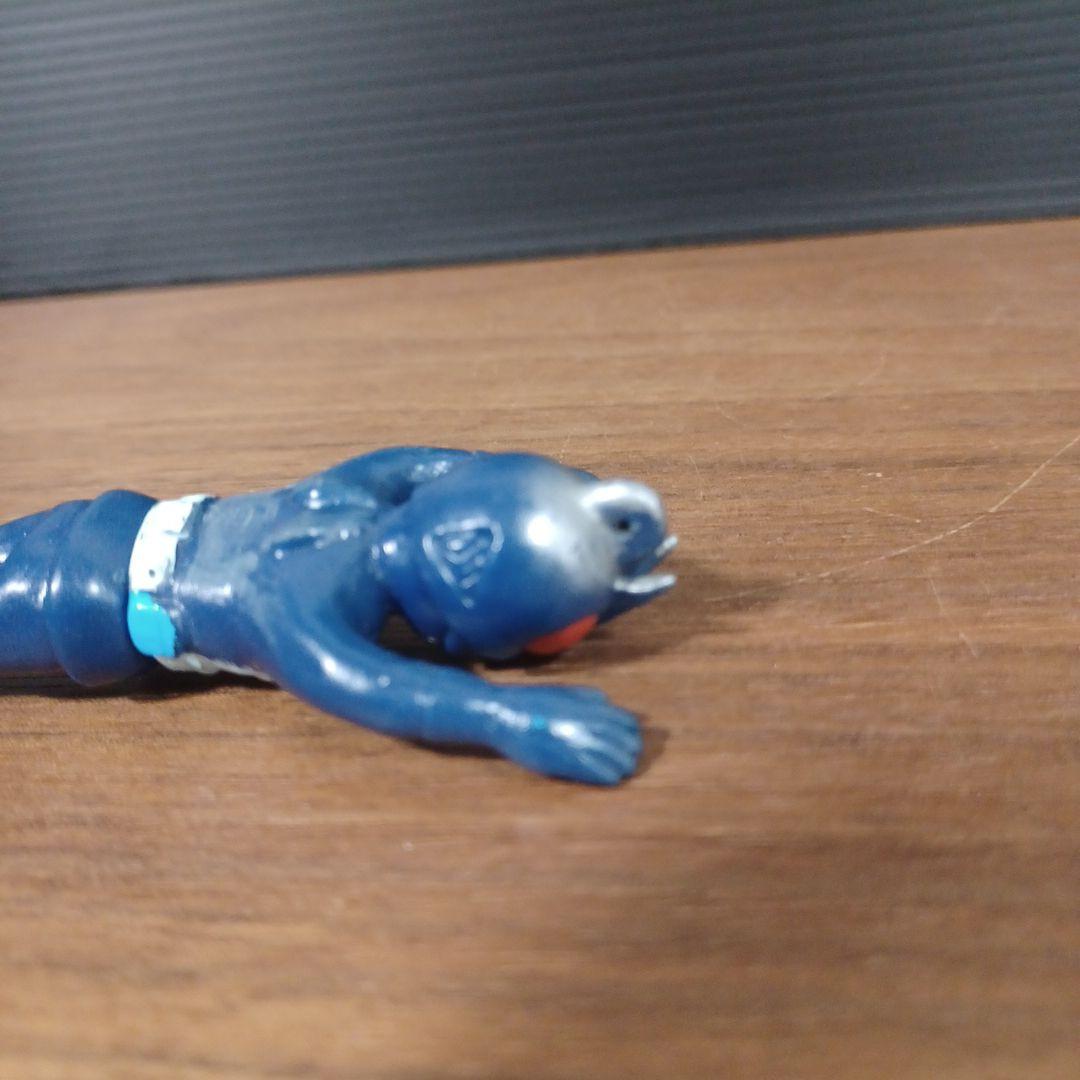 無版権　パチモノ「仮面ライダー」風ペンダント・トップ　ミニソフビフィギュア