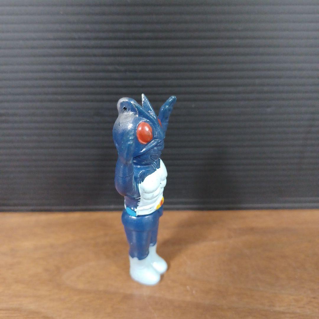 無版権　パチモノ「仮面ライダー」風ペンダント・トップ　ミニソフビフィギュア