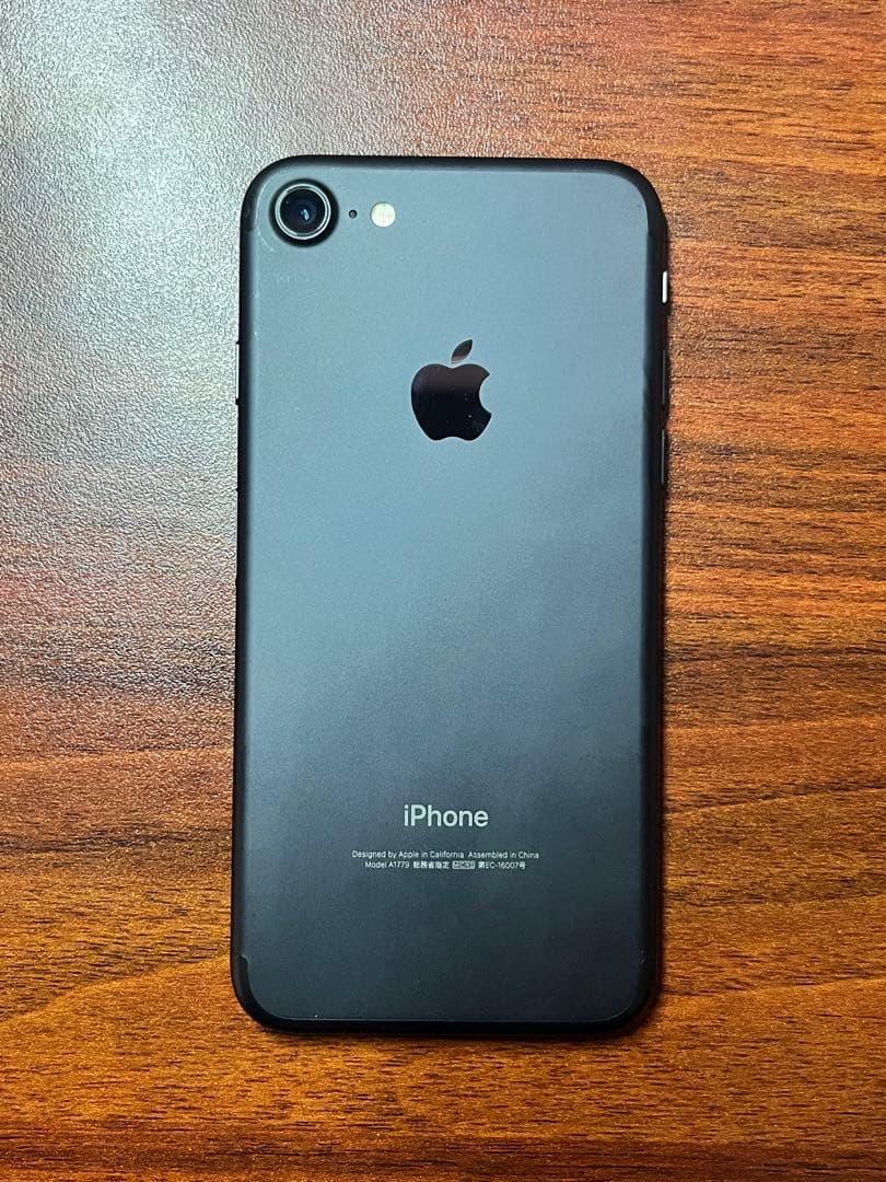 Apple iPhone 7 ブラック 本体