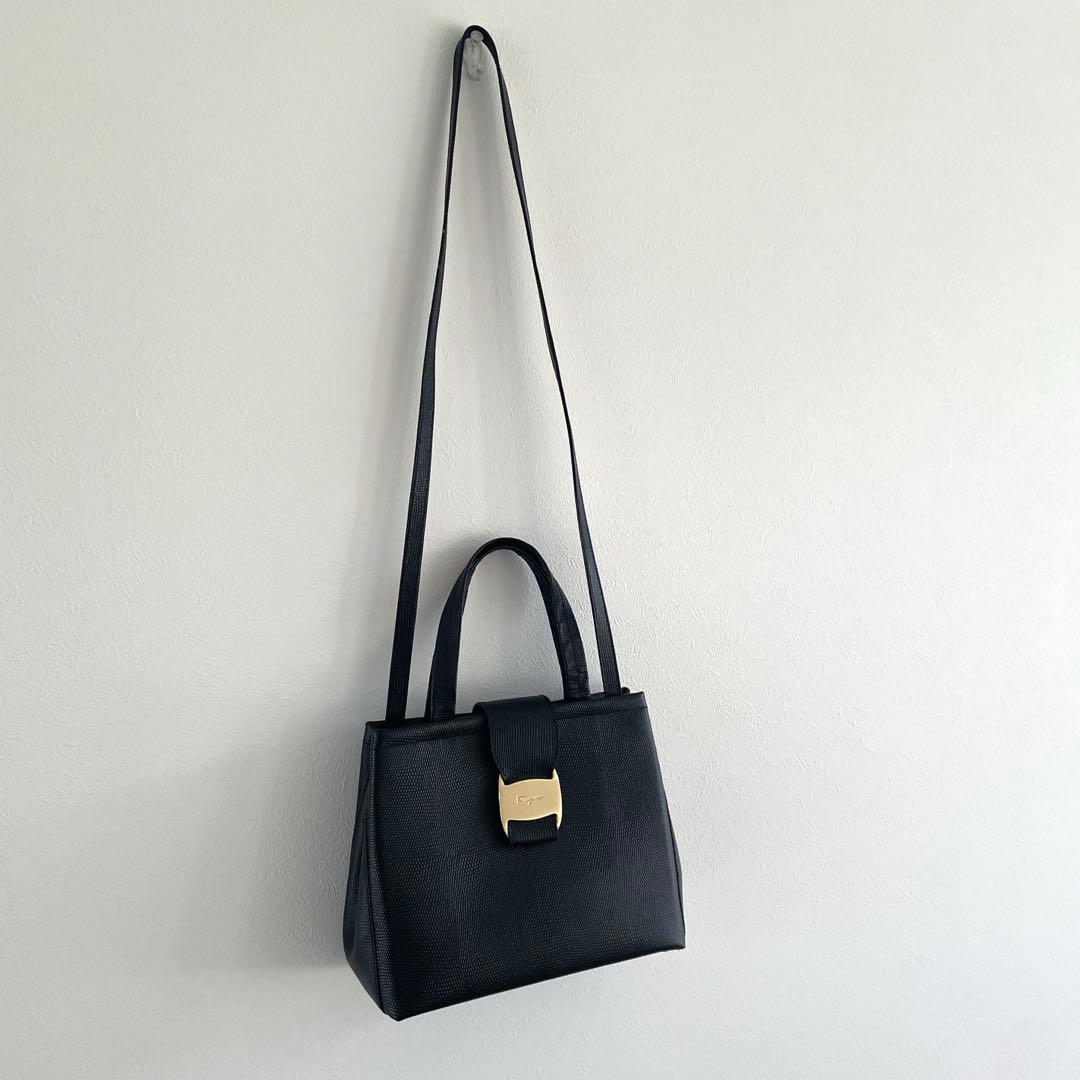 極美品✨サルヴァトーレフェラガモ　ヴァラリボン　2WAY ハンドショルダー　くろ