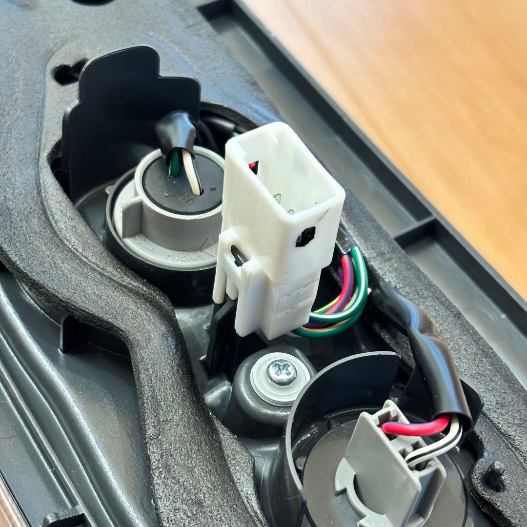 200系ハイエース純正テールランプ