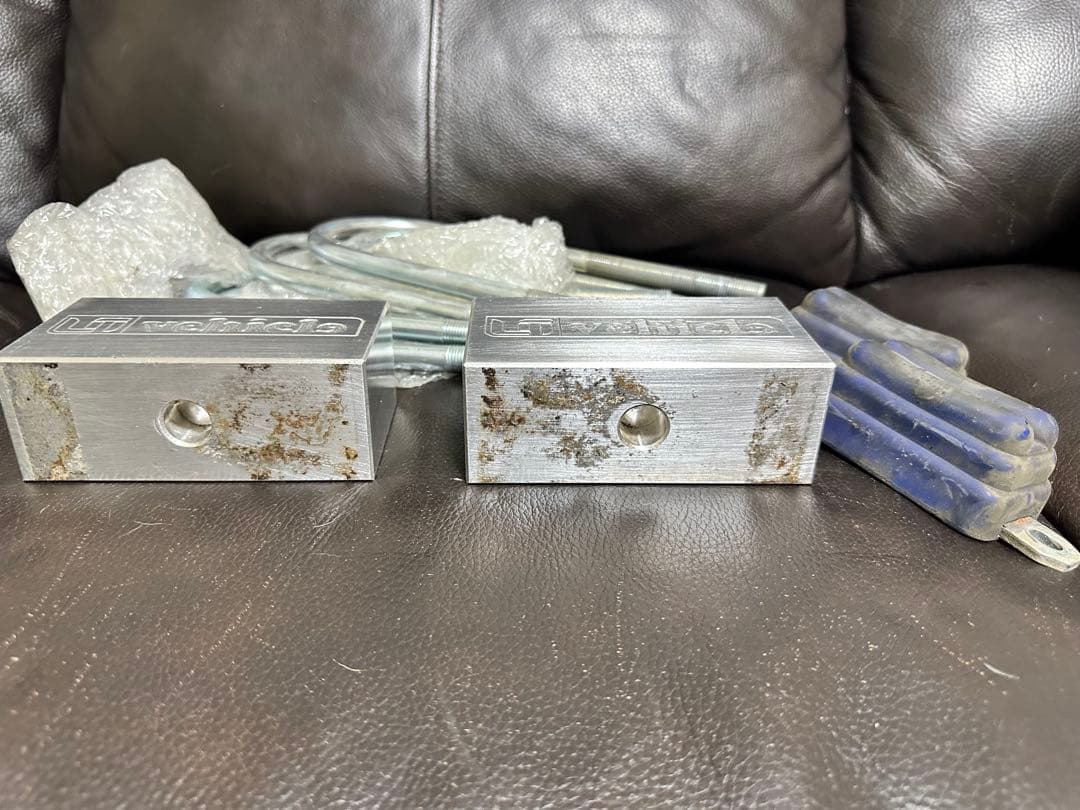 ハイエース200系　ユーアイビークル　70㎜ダウンブロックキット　オマケ付き