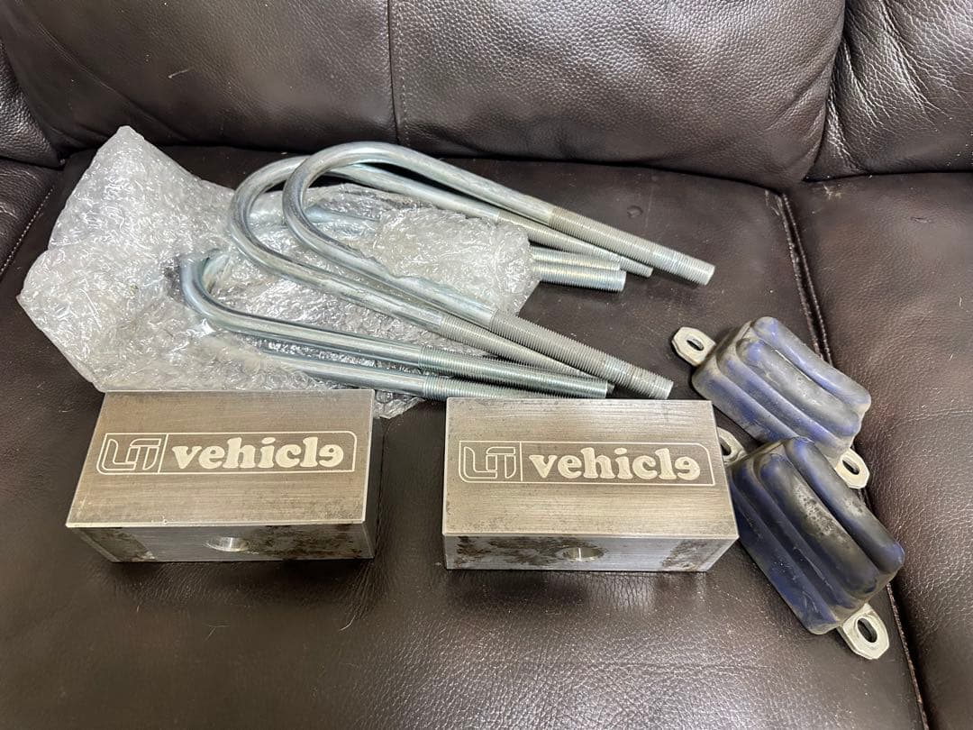 ハイエース200系　ユーアイビークル　70㎜ダウンブロックキット　オマケ付き