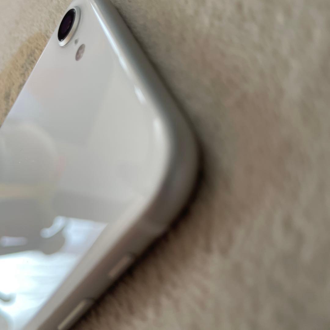 iPhone SE2 ホワイト 本体 SIMフリーバッテリー82%