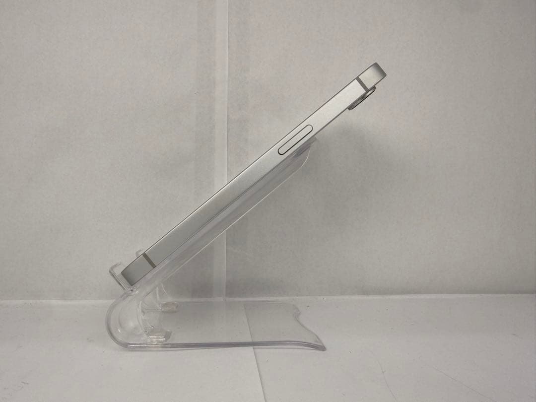 iPhone16e 128GB ホワイト 海外版 SIMフリー　ロックなし