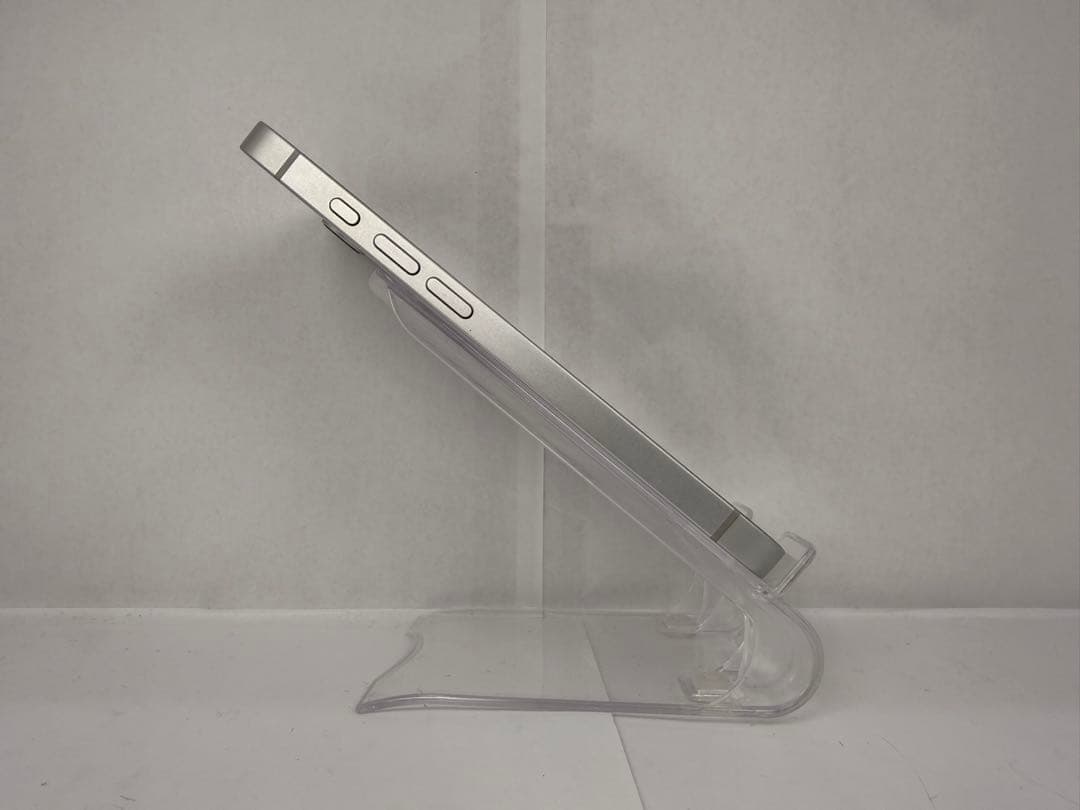 iPhone16e 128GB ホワイト 海外版 SIMフリー　ロックなし