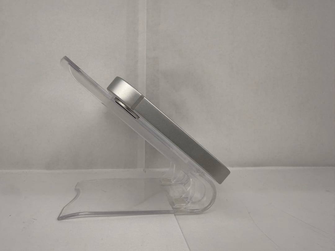 iPhone16e 128GB ホワイト 海外版 SIMフリー　ロックなし