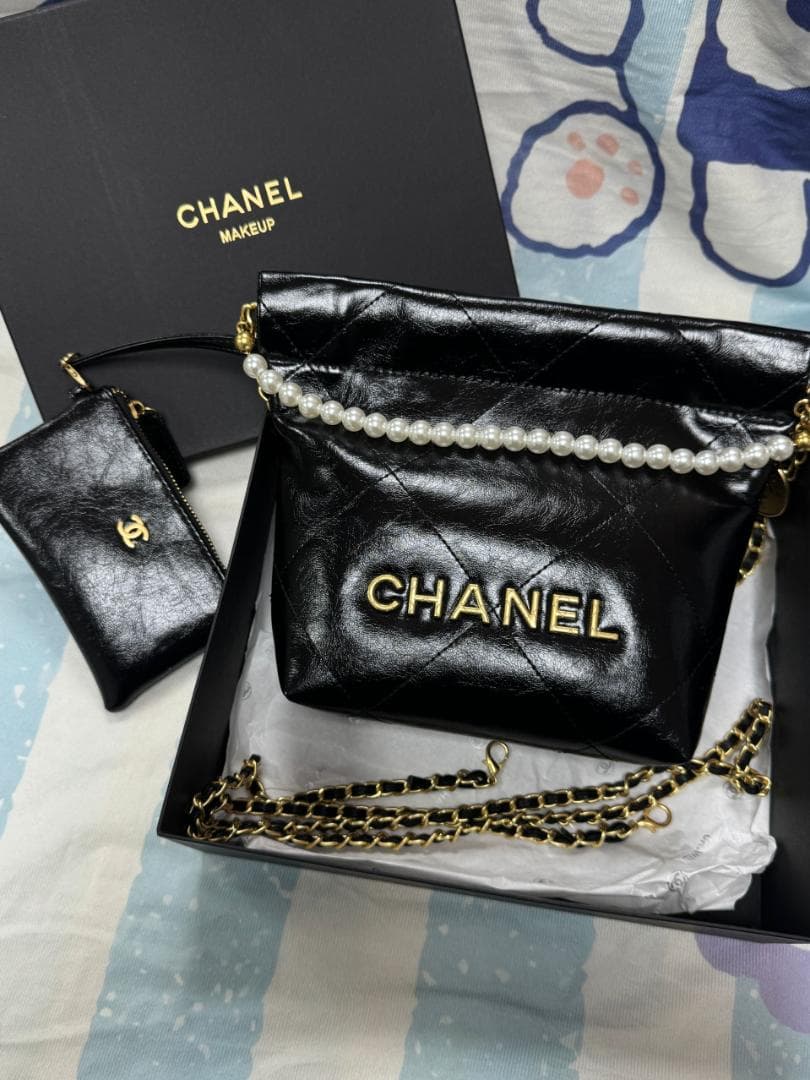 希少✨ 状態良好 ブラック cHaNeL✨サコッシュ パール付き