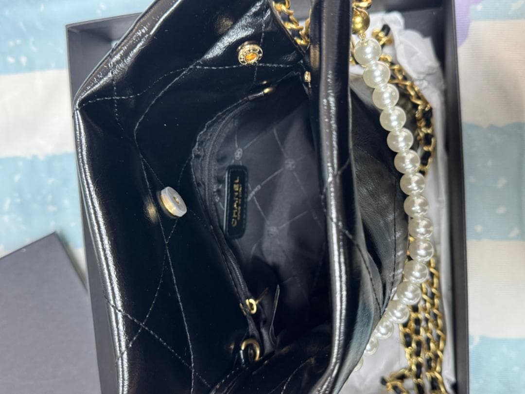 希少✨ 状態良好 ブラック cHaNeL✨サコッシュ パール付き