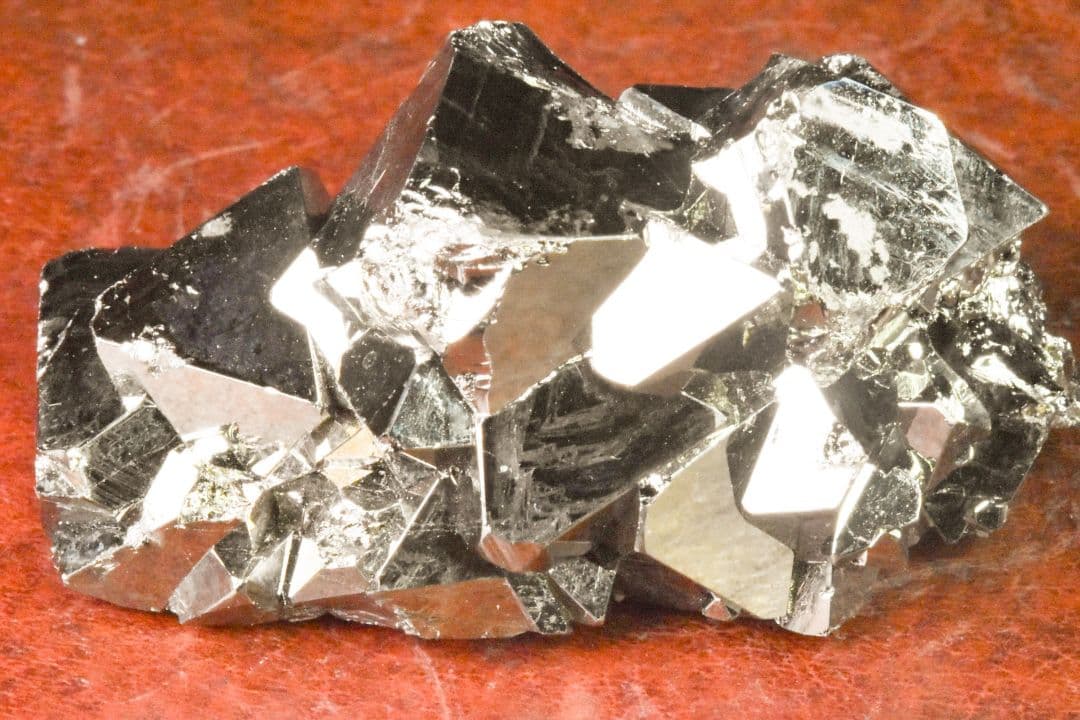 ペルー ワンサラ鉱山産 八面体パイライトS-01