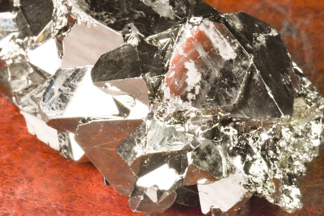 ペルー ワンサラ鉱山産 八面体パイライトS-01