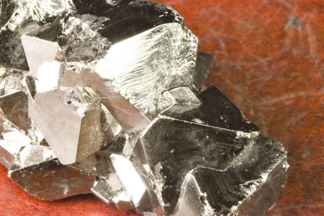 ペルー ワンサラ鉱山産 八面体パイライトS-01