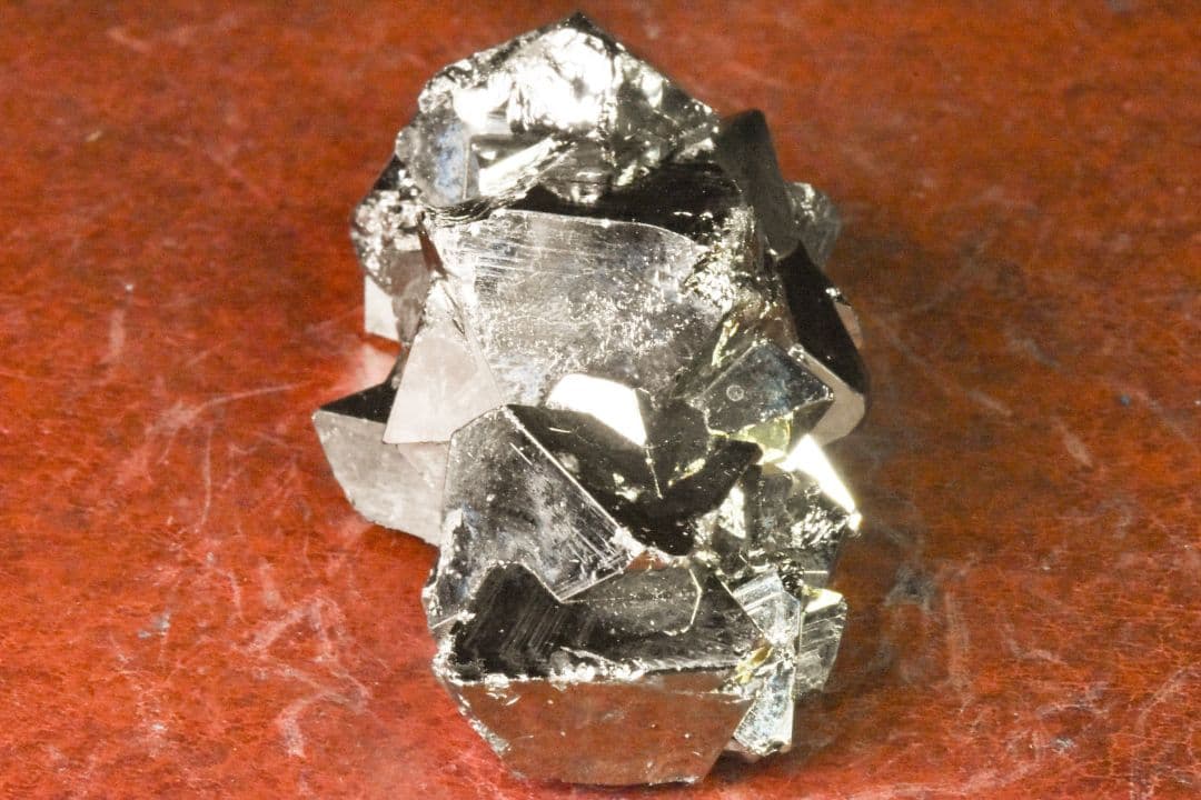 ペルー ワンサラ鉱山産 八面体パイライトS-01