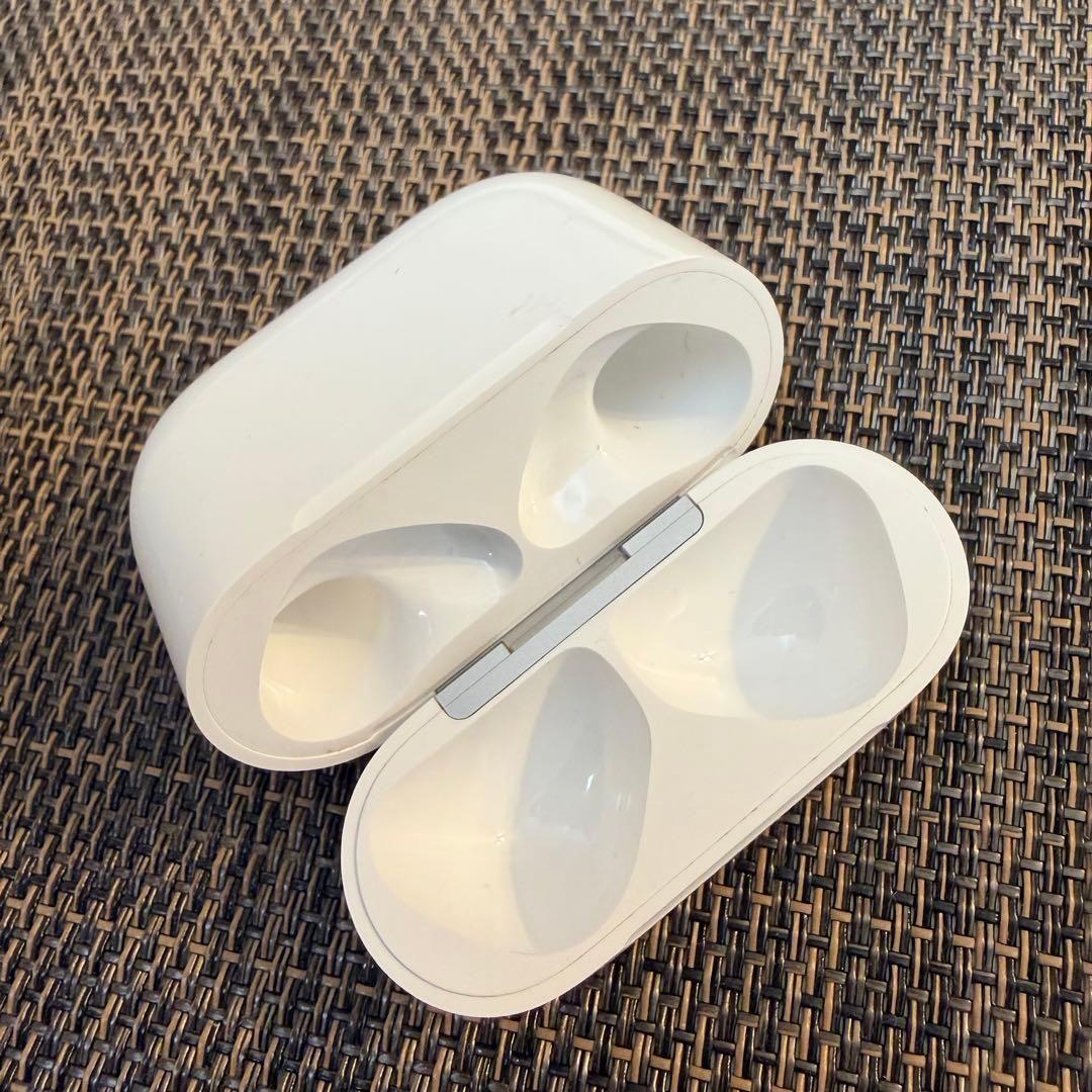 美品⭐️AppleAirPods4 USB-C充電ケース付き ワイヤレスイヤホン