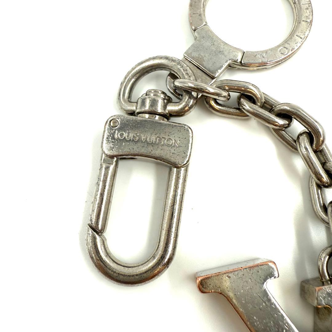 LOUIS VUITTON LVロゴキーホルダーチャーム　シルバー