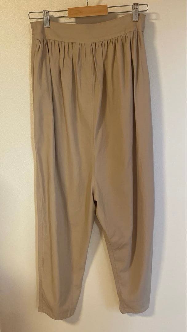 TENNE HANDCRAFTED MODERNシャーリングパンツベージュ