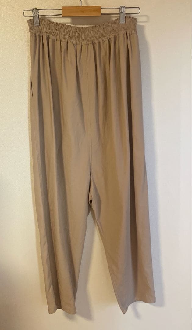 TENNE HANDCRAFTED MODERNシャーリングパンツベージュ