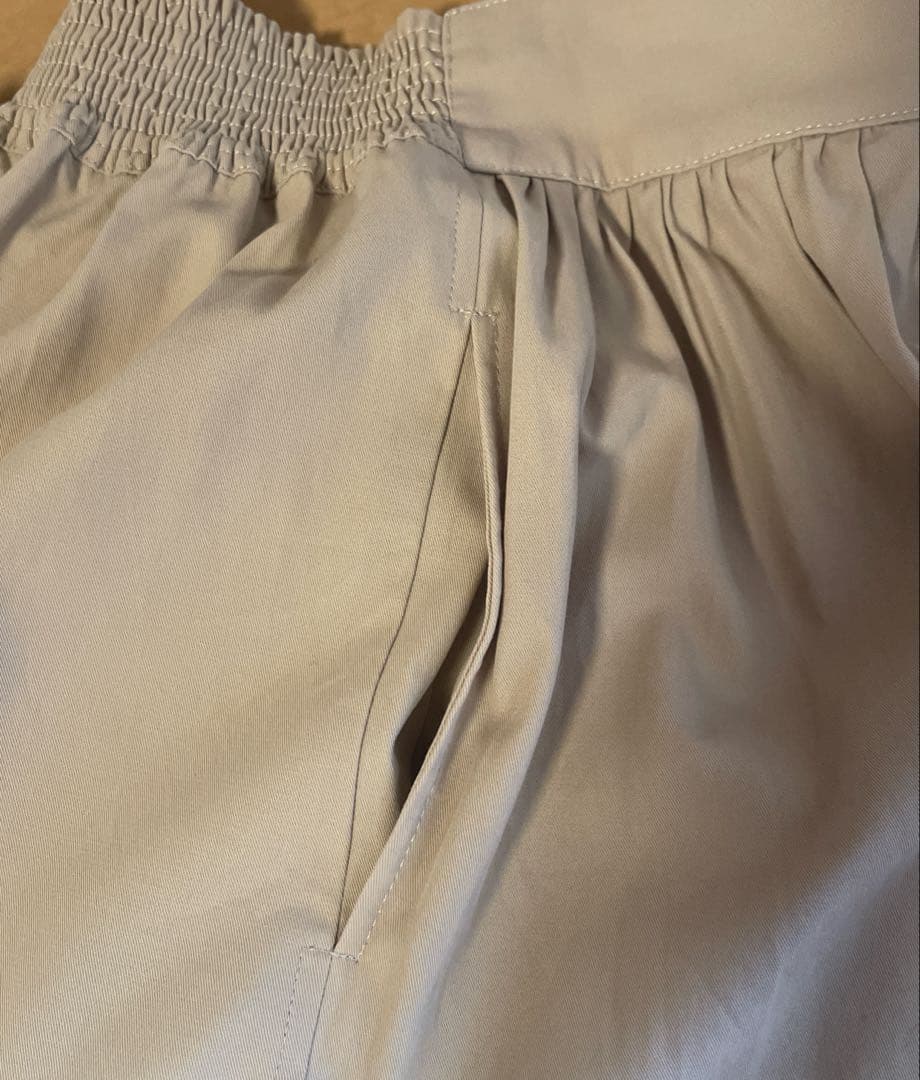 TENNE HANDCRAFTED MODERNシャーリングパンツベージュ