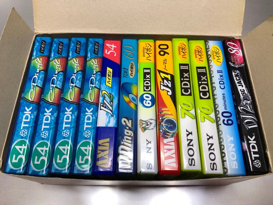 デザイン可愛め 未開封カセットテープ11本、開きかけ1本