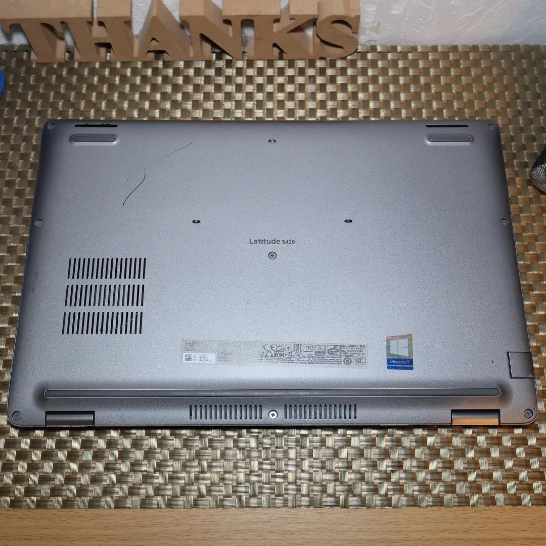 小型＆軽量Win11公式対応11世代Corei7/メ16G/SSD/無線/カメラ