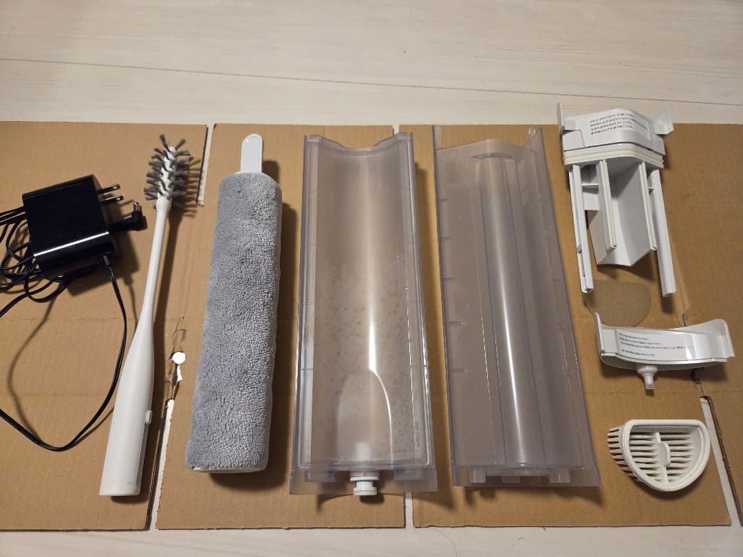 アクア AQUA コードレススティック水拭き掃除機 AQC-WX1P-W