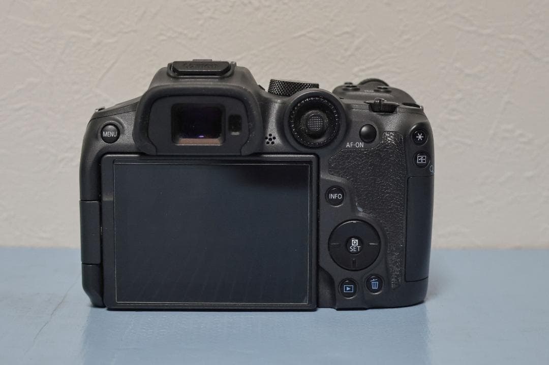 CANON　EOS R7　ボディー