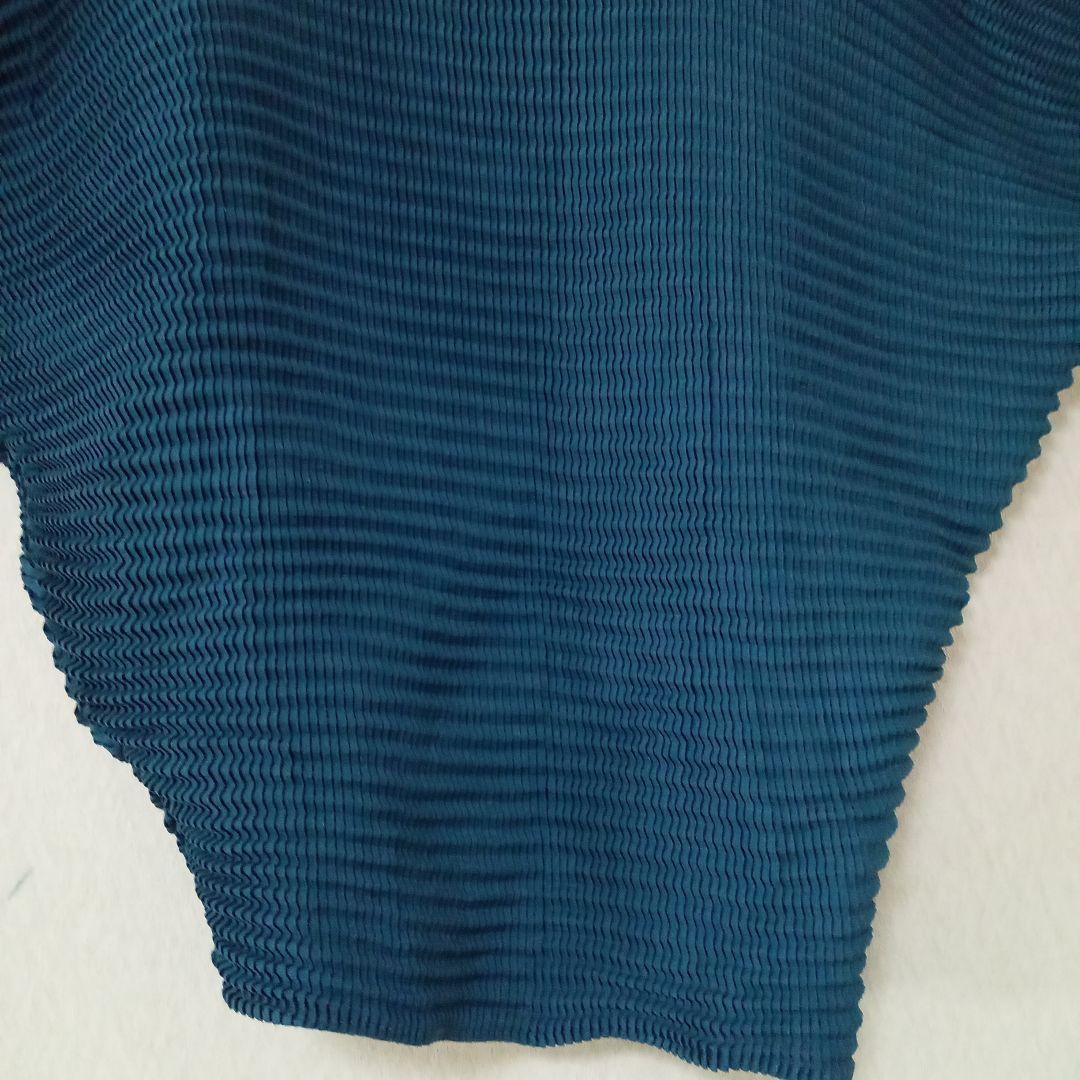 ISSEY MIYAKE　ウール混　ハイネック　ドルマントップス　鱗プリーツ