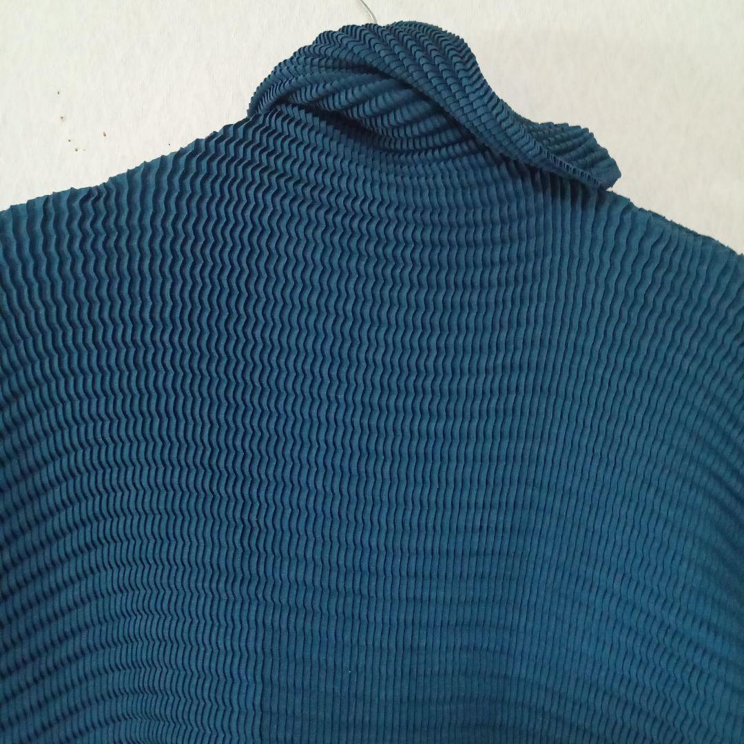 ISSEY MIYAKE　ウール混　ハイネック　ドルマントップス　鱗プリーツ