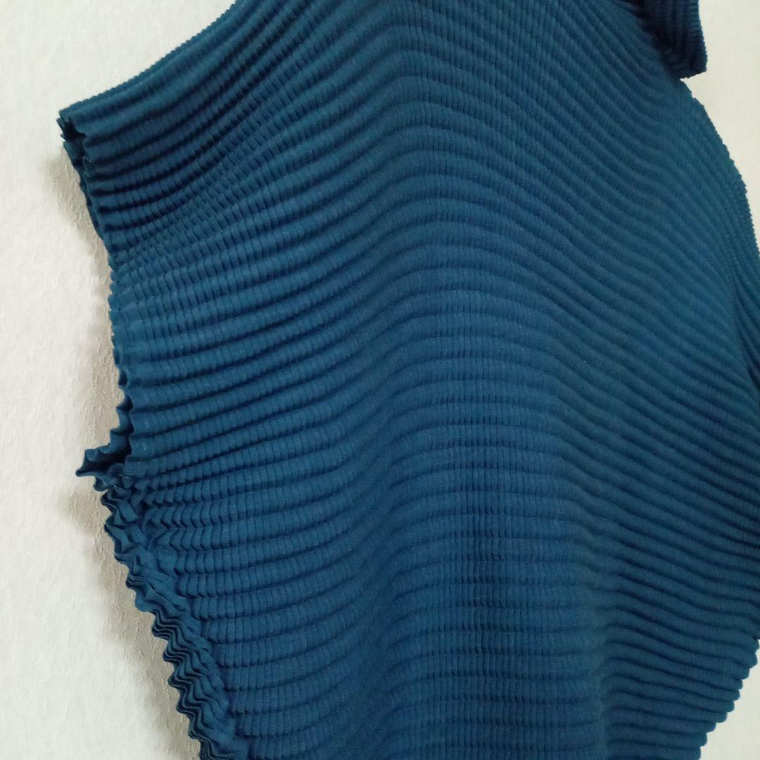 ISSEY MIYAKE　ウール混　ハイネック　ドルマントップス　鱗プリーツ