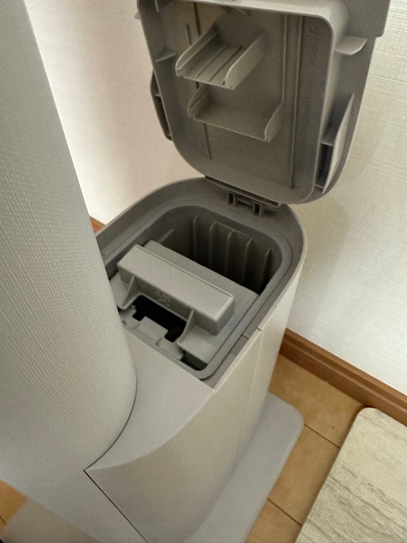 【中古美品・動作確認済】パナソニック 充電式掃除機 MC-NX810KM