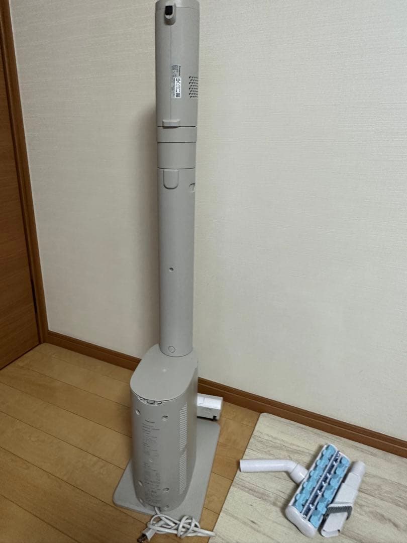 【中古美品・動作確認済】パナソニック 充電式掃除機 MC-NX810KM