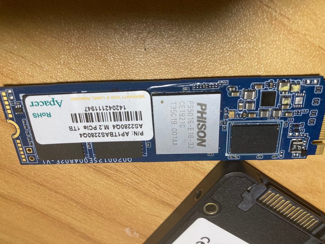 シーゲイト8TB HDD＋ジャンク扱いSSD 4つ