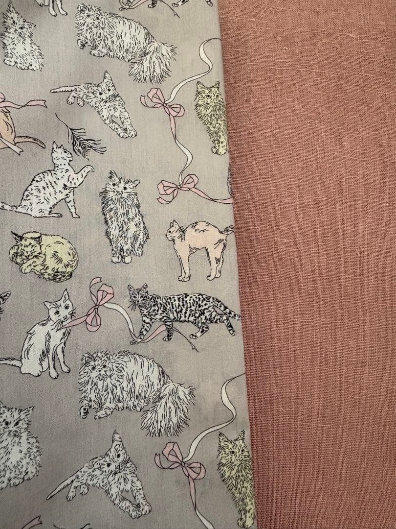 kona様オーダー 縦型フリルキルトトートバッグ　コーアンドエイト　黒グレー