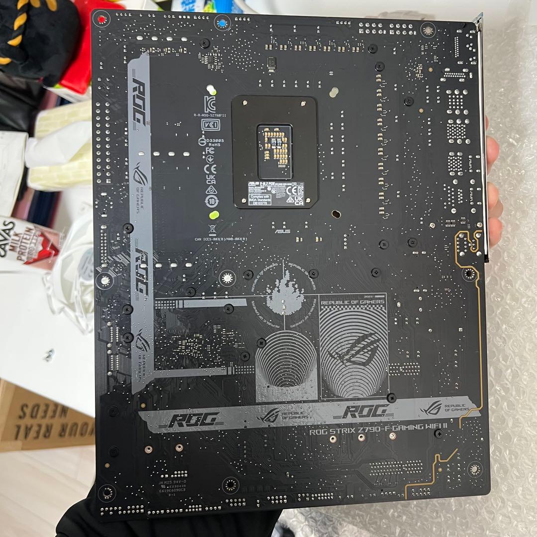 ROG STRIX Z790-F GAMING WiFi ＋i7-13700KF