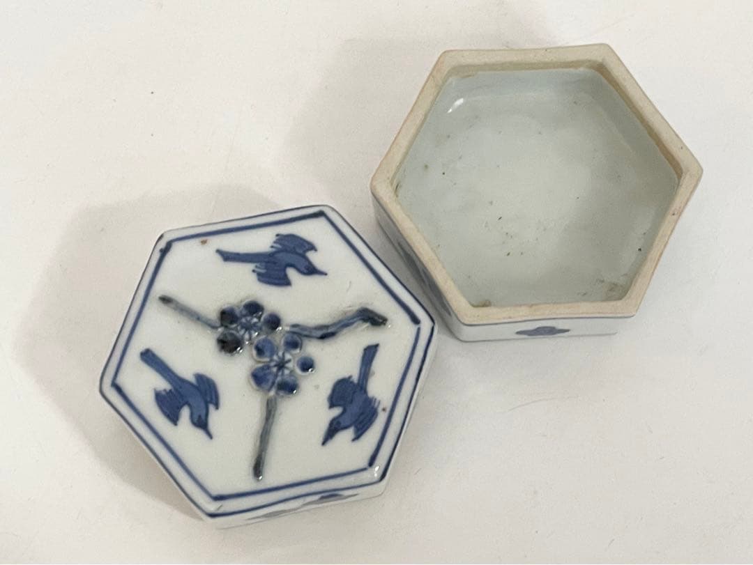 陶芸家　川瀬竹春　古染付写　六角　香合　梅に鶯　箱なし